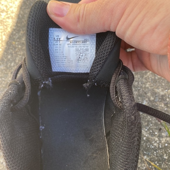 Nike Kyrie Basketball Sneakers - Picture 7 of 10